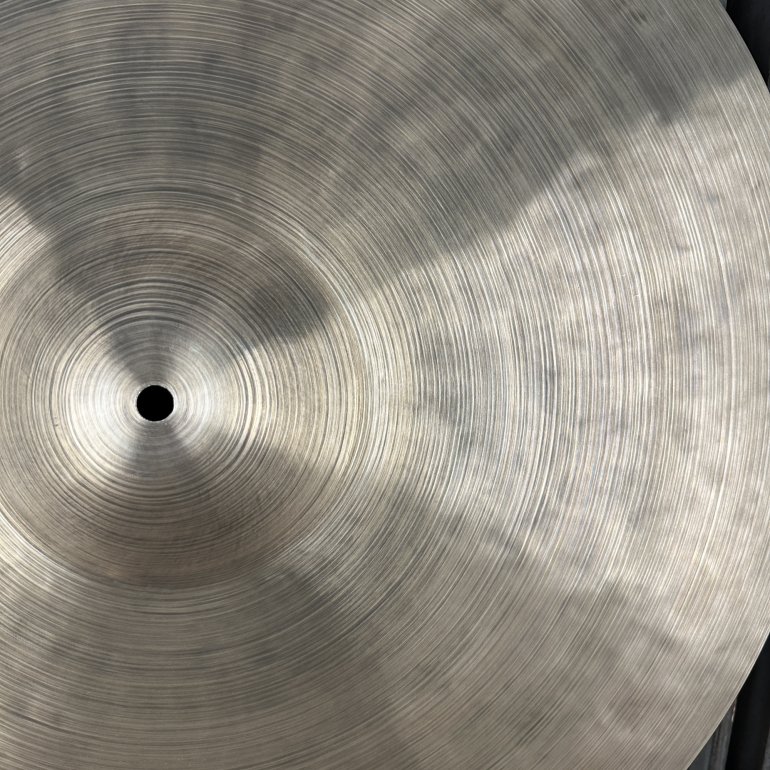 Cymbal & Gong Holy Grail 22" Ride - close up