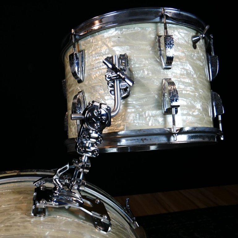 Shown on drumset with gearless tilter option